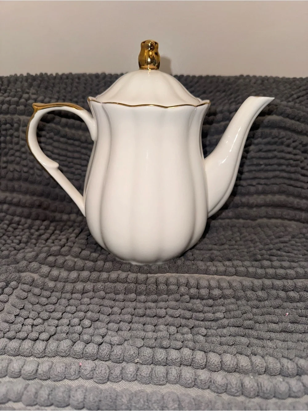 Grace Teaware White & Gold Porcelain Teapot | Scalloped Pumpkin Shape